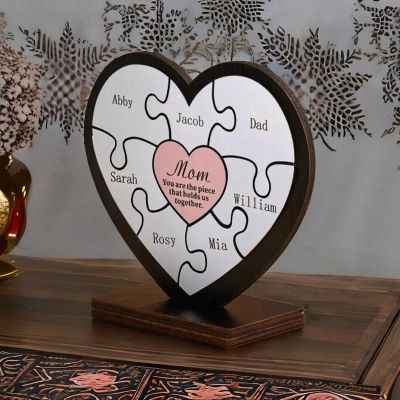 Personalized Wood Puzzle Pieces Sign - Express Your Love for Mom with Heart-Shaped Names - Mother's Day Gift